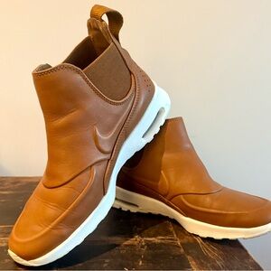 Nike Women's Air Max Thea Mid